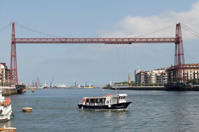 Barco turístico por la Ría de Bilbao y la Bahía del Abra